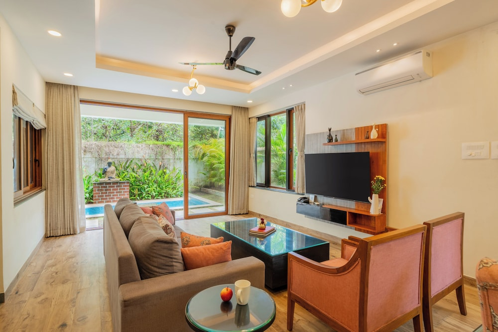 ELIVAAS 3 BHK Pvt Pool & Bar - Villa Valerie