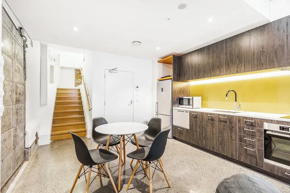 Contemporary 1BR Queen St. Retreat by Zodiak Stays