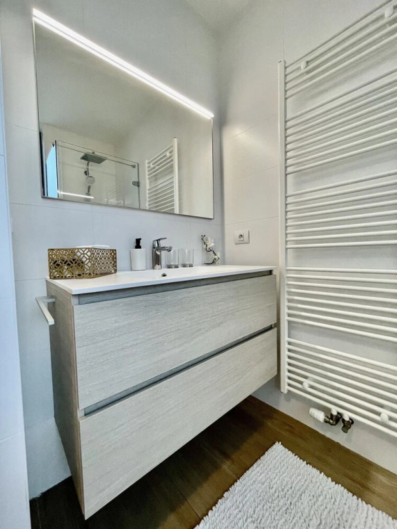 OneLuxStay near Diamond District