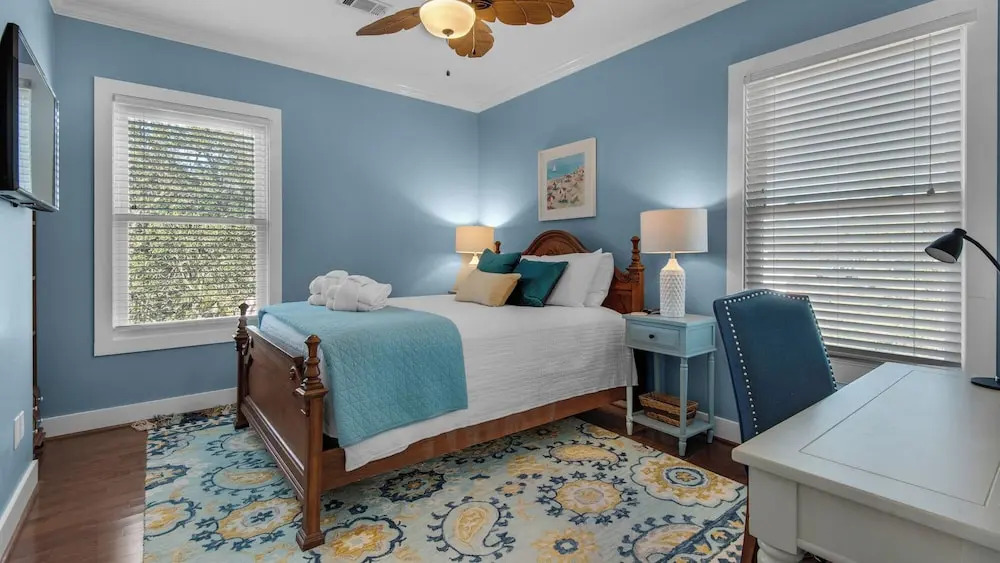 Spacious 3br, Dreamy Backyard, 2 Pools, 6-min Stroll to Beach