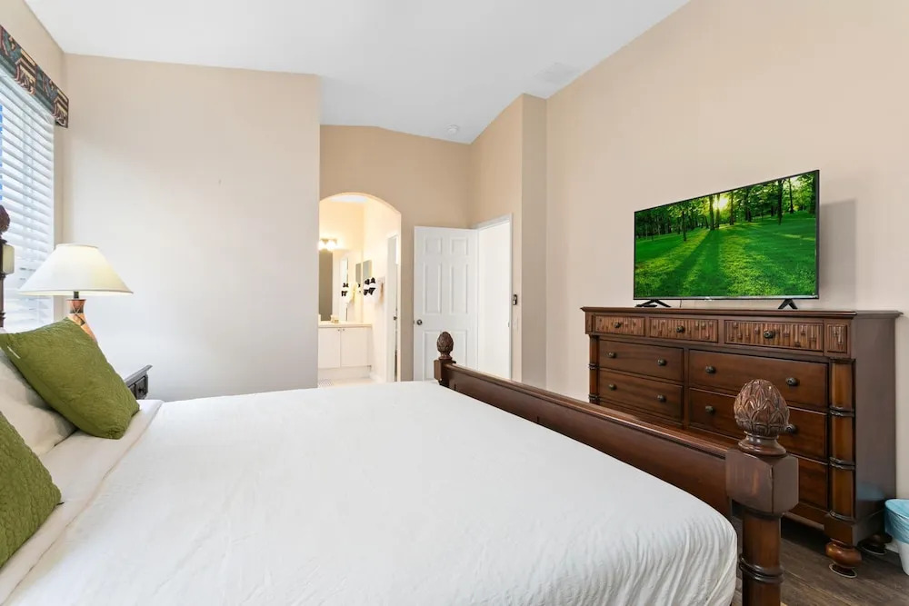 South Facing Pool 4 Bedroom 3 Bath Villa