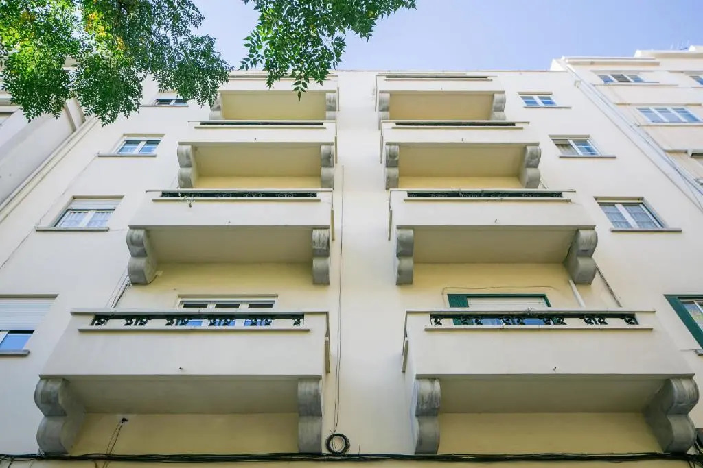 Spacious 2-Bed Apartment with Interior Terrace near Marquês de Pombal, Lisbon - TTL300