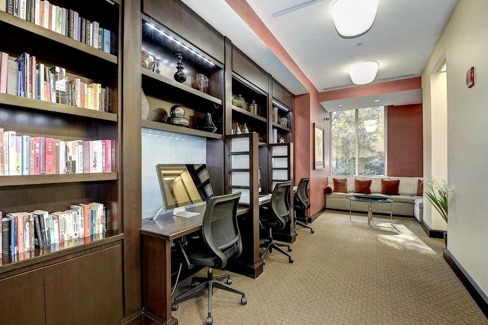 Global Luxury Suites in Rosslyn