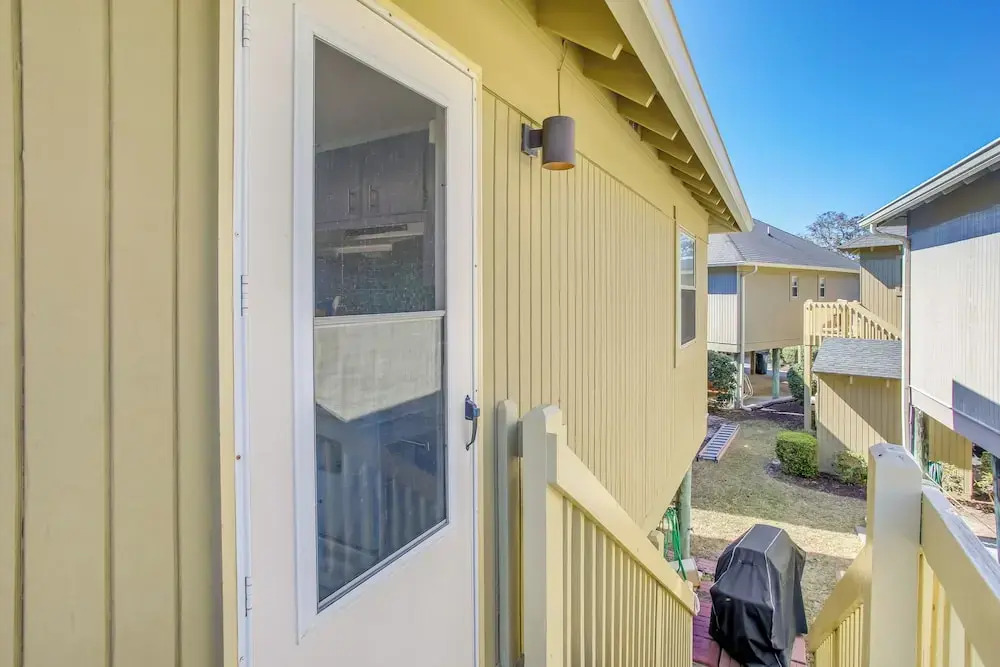 Myrtle Beach Cottage, Walk to Pools + Beach