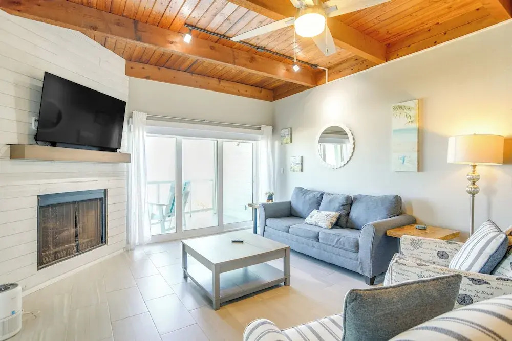 Lovely Indian Shores Condo w/ Beach Access!
