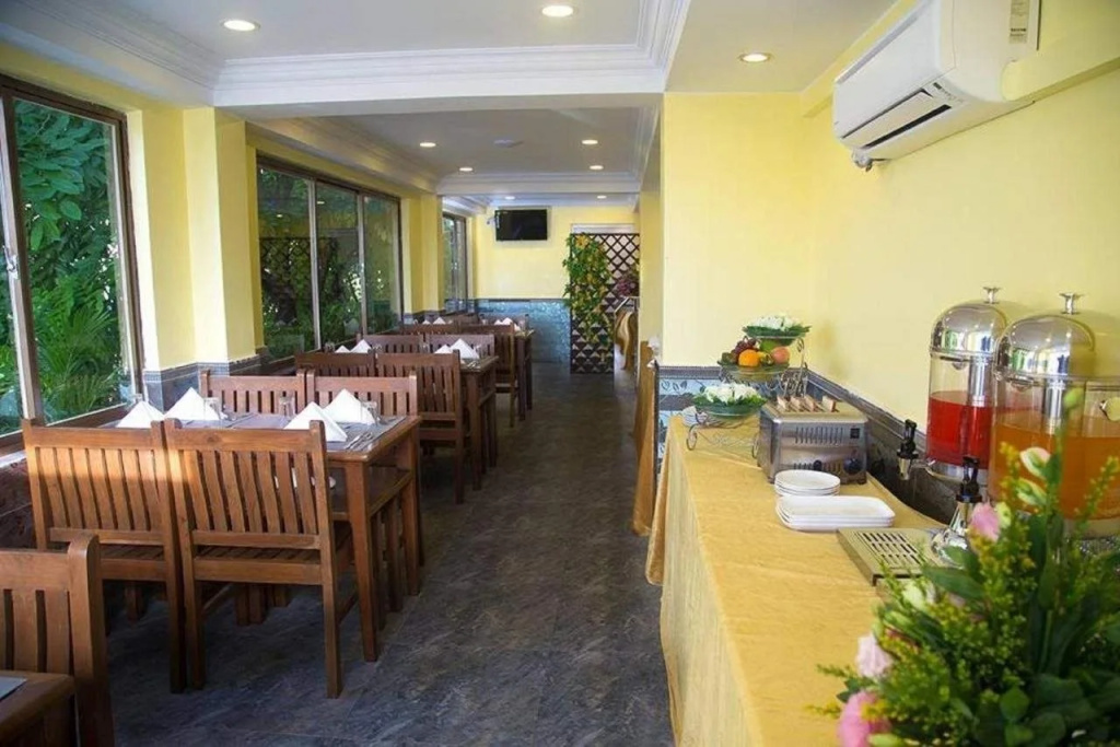 Royal Malikha Hotel