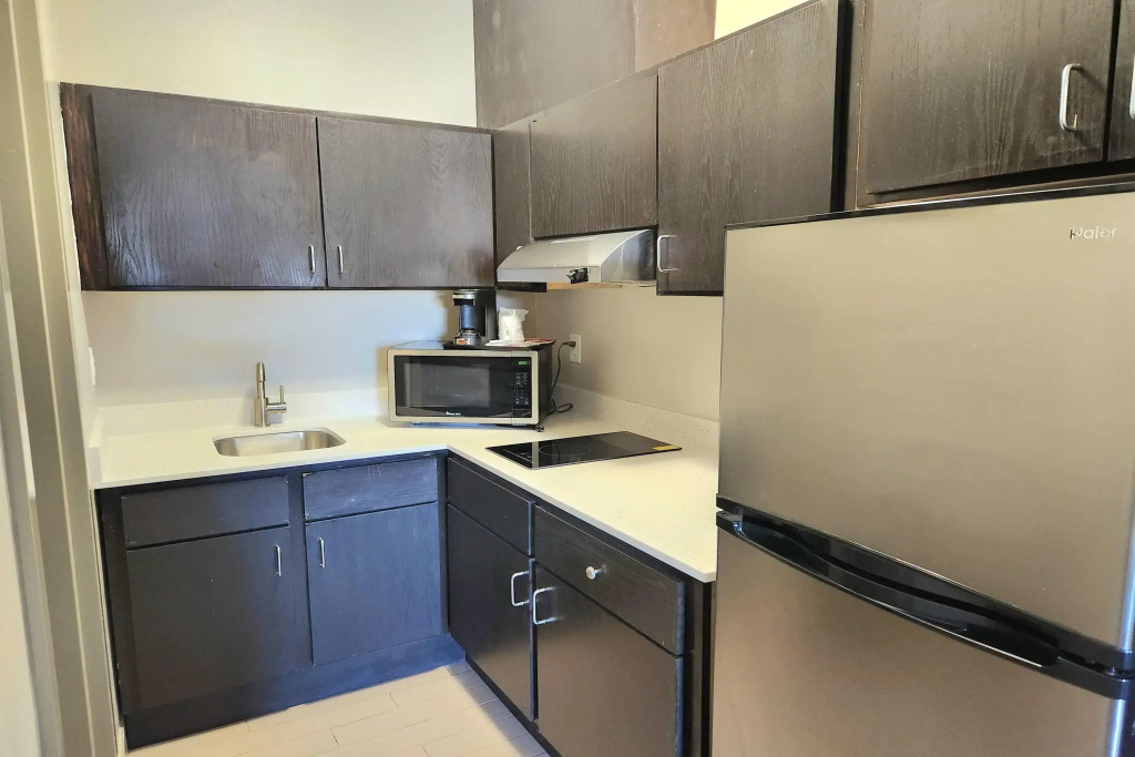 Days Inn & Suites by Wyndham Katy