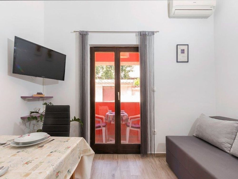 Pleasant Oriana Apartment near the sea-Pula