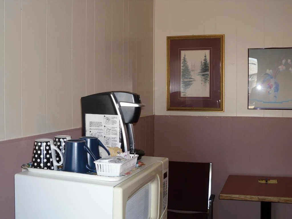 Hotel Bethel - Fort MacLeod, AB