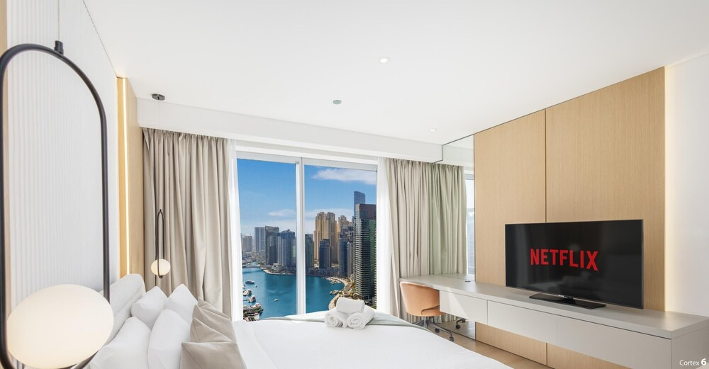 LUX The JW Marina Suite 5