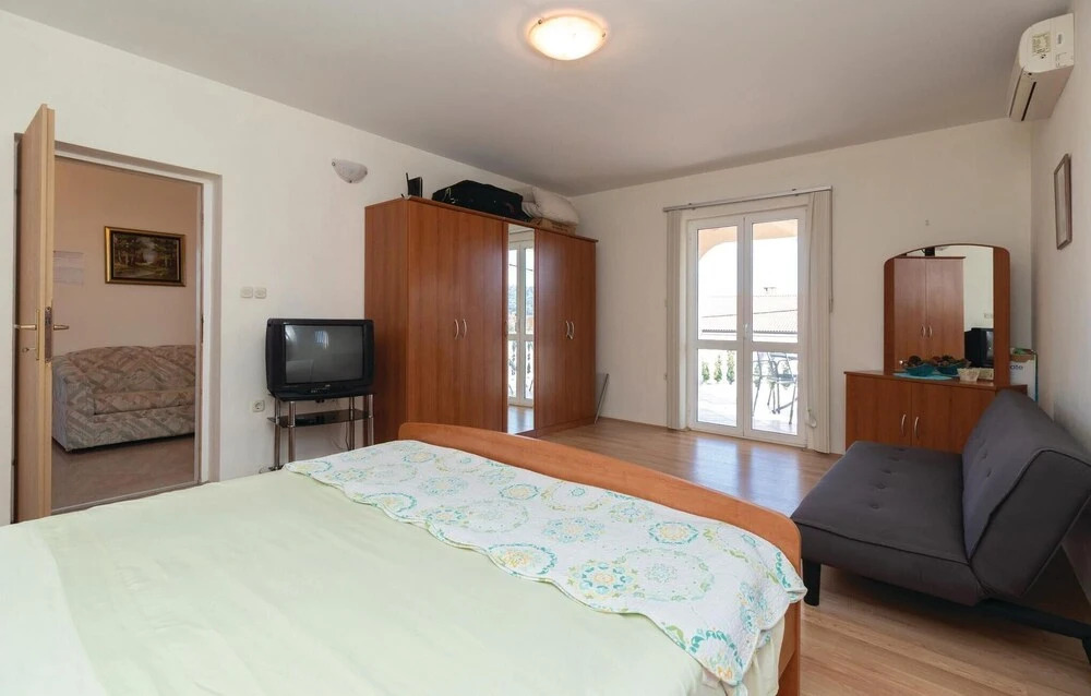 Nice Home in Poljana With Wifi and 4 Bedrooms