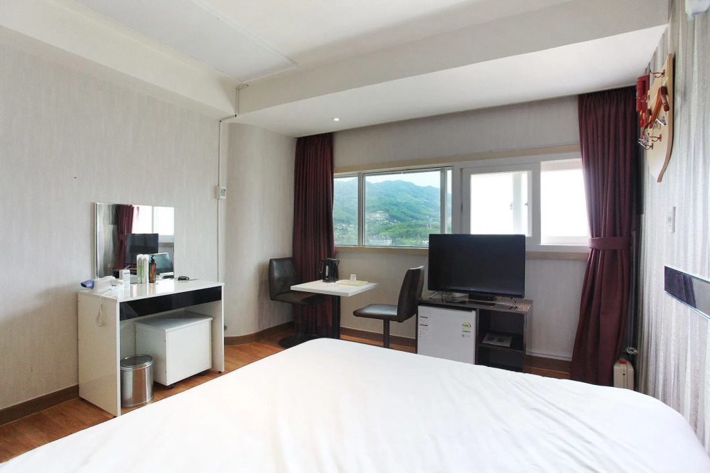 J hotel