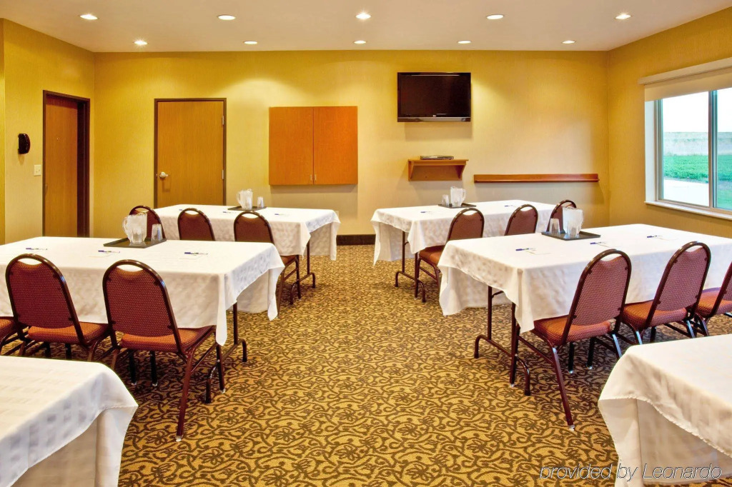 Holiday Inn Express & Suites Sheldon by IHG