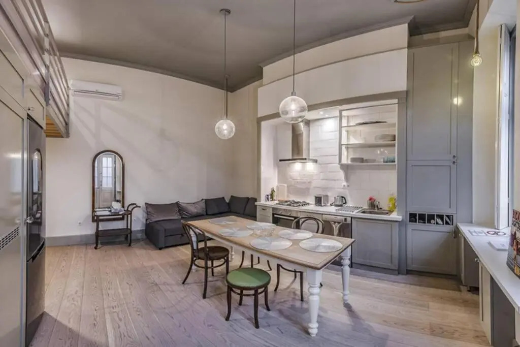 Your Private Parliament View In The Lap Of Luxury