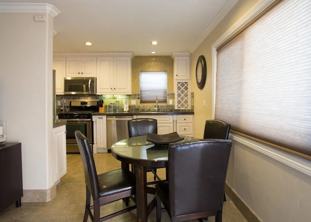 128 39th Street B (68439) - 2 Br townhouse by RedAwning
