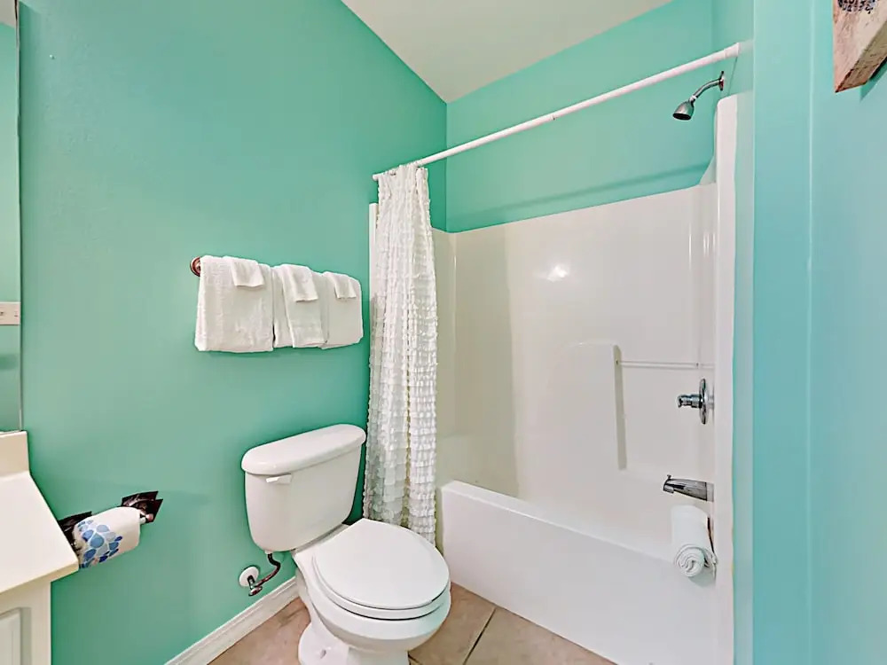 Coastal Oasis Near Beach W/ Pool, Grill & Pond 3 Bedroom Condo