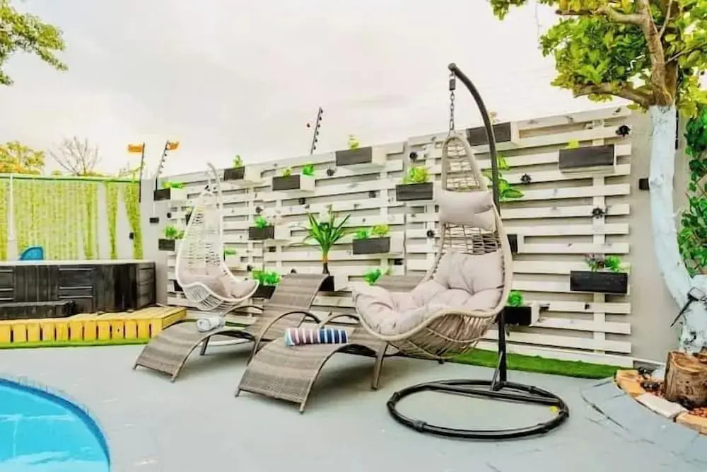 Caline VIP Mews