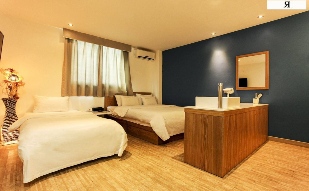 Iris Hotel
