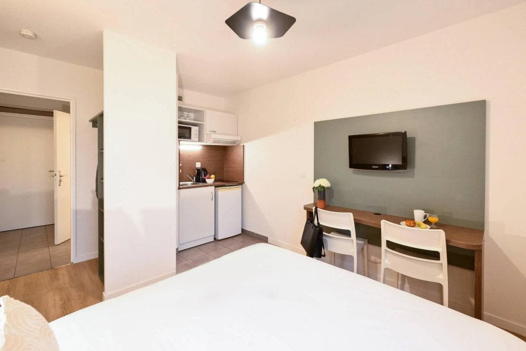 Comfort Aparthotel Versailles, St Cyr lEcole