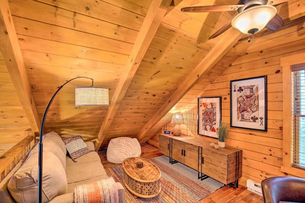 Luxury Mountain Cabin w/ Furnished Deck + Views!