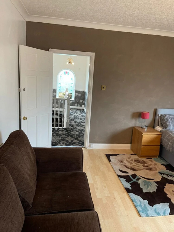 Immaculate 1-bed House in Leeds
