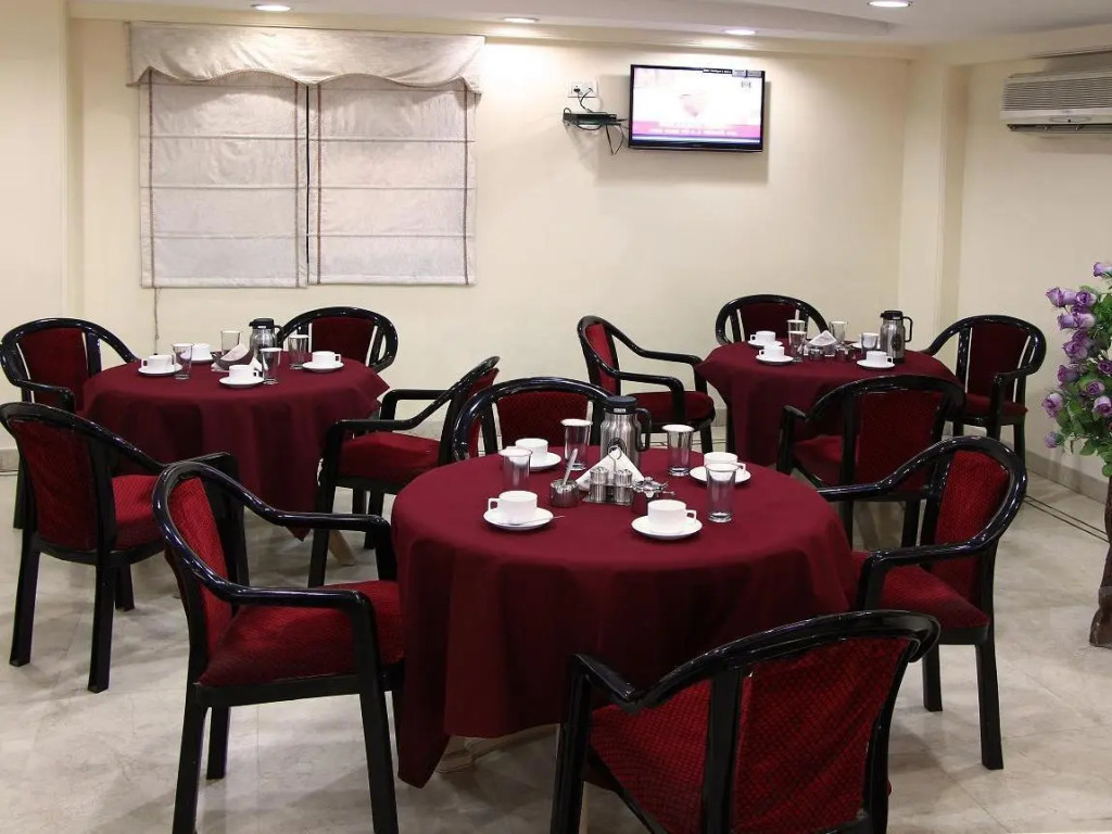 Hotel SHIMLA HERITAGE- Near B L K Hospital
