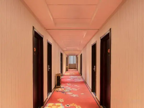 Junfeng Elegant Hotel (Shenqiu North Railway Station)