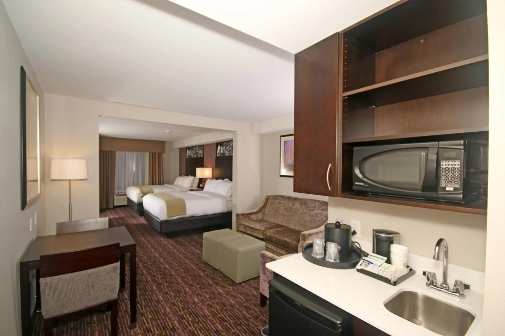 Holiday Inn Express & Suites Charlotte North by IHG
