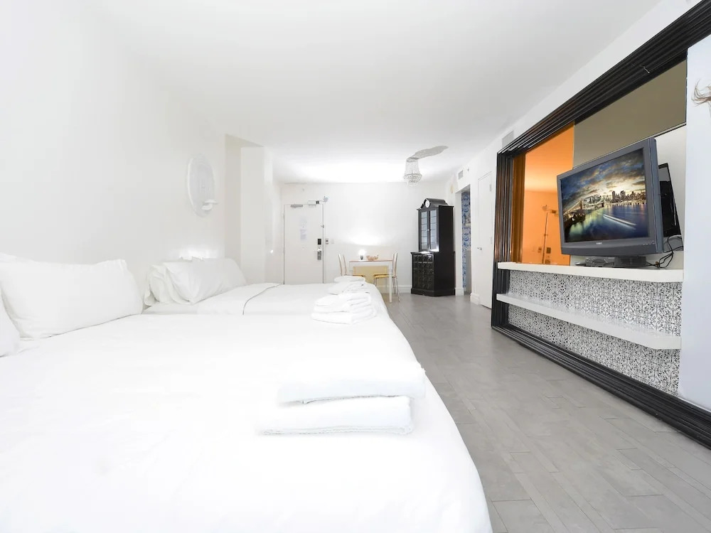 Miami World Rental - Mondrian 1126