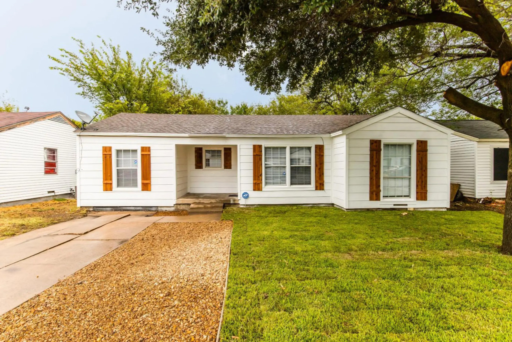 Step Back in time. Great location in DFW