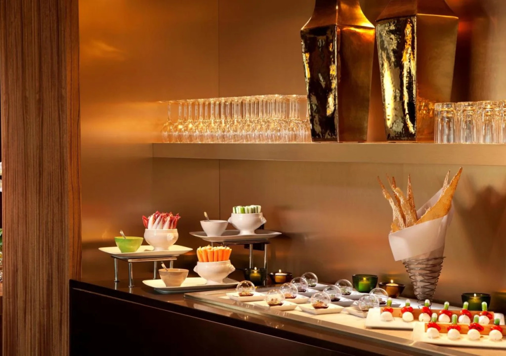 Отель Millennium Hilton New York One UN Plaza
