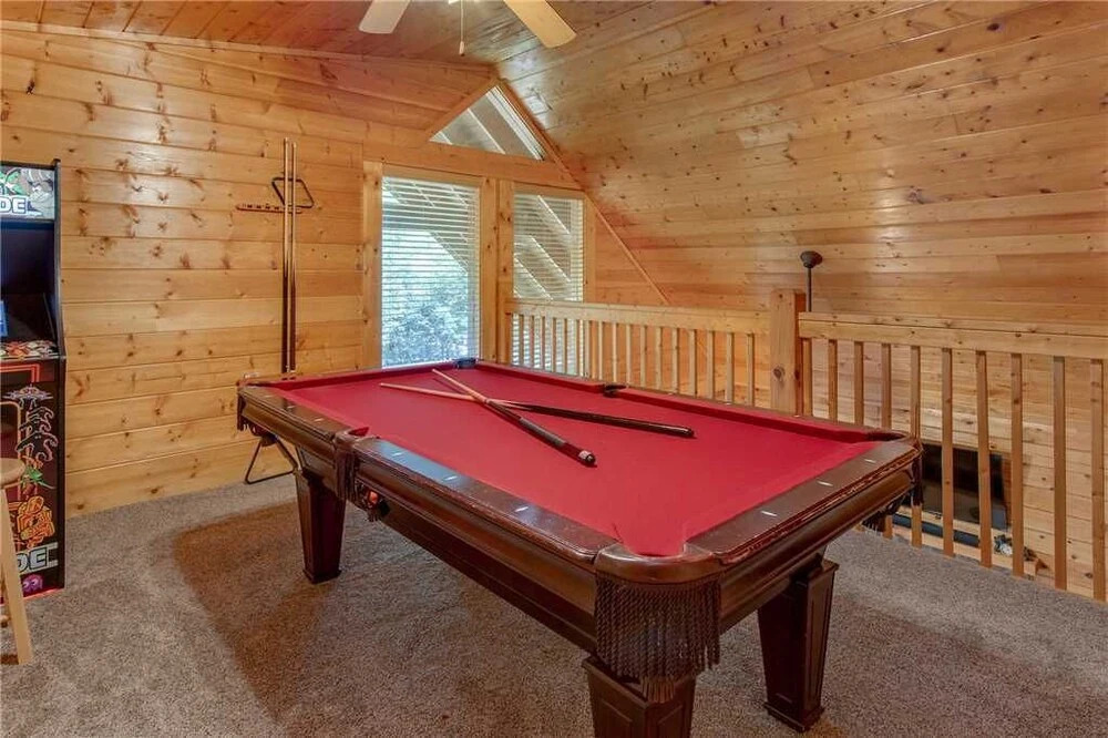 A Mountain Paradise 2 Bedroom Home with Hot Tub