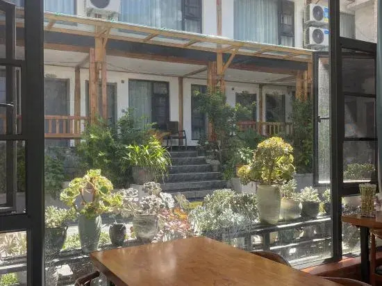 Shangri-La Central Tiger Leaping Canyon Dream Boutique B&B