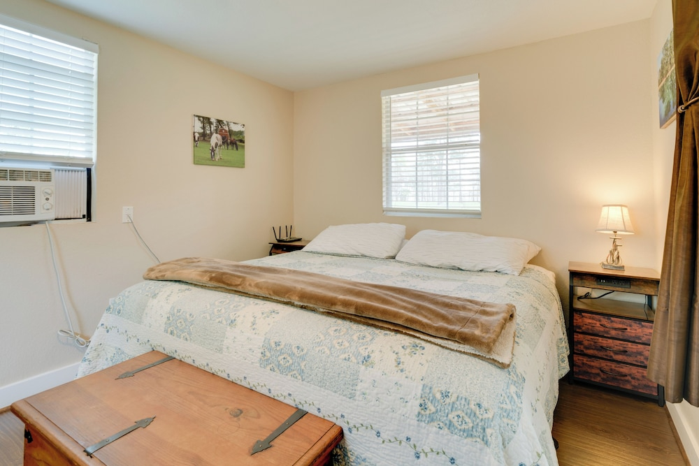 Tranquil Plantersville Cabin: Farm Animals On-site