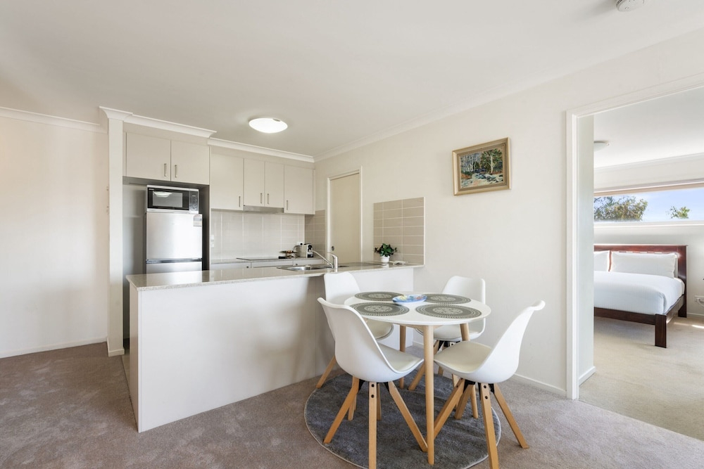 Relaxed 2br, 2bth Apartment With Balcony & Parking