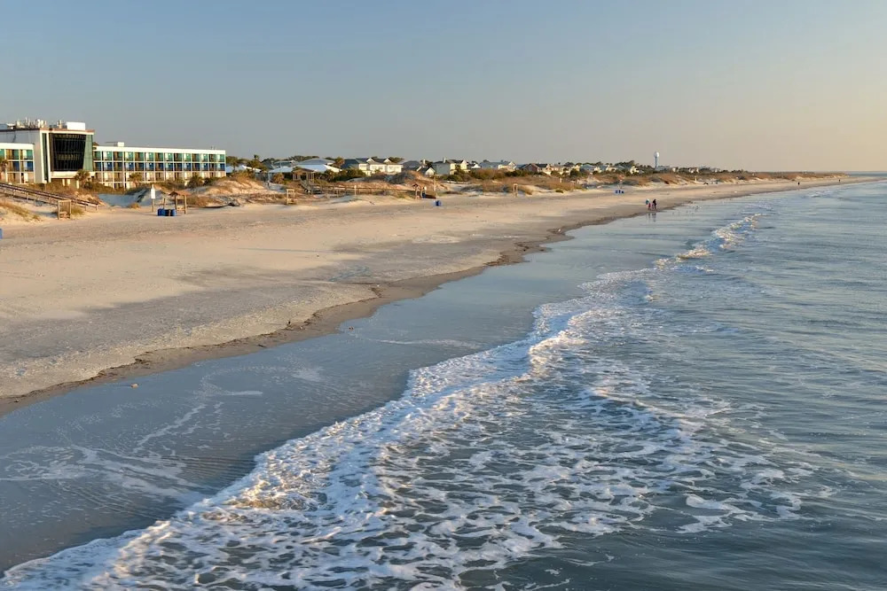 New Listing! Beachside W/ Bay Views & Pool 2 Bedroom Condo