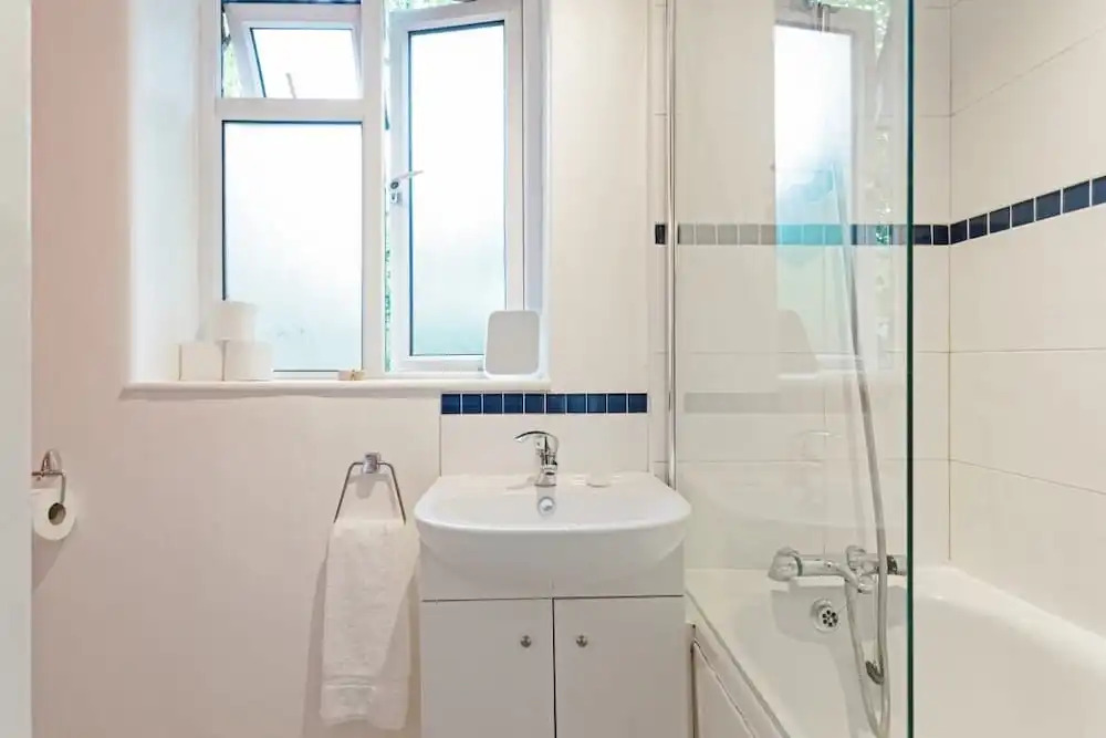 Spacious 1bed Flat W/balcony Zone 2, 5mins to Tube