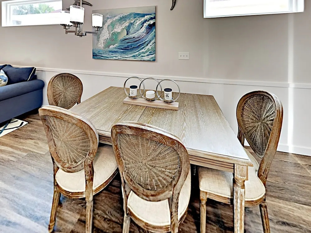 The Savvy Pelican 4 Bedrooms 3 Bathrooms Condo