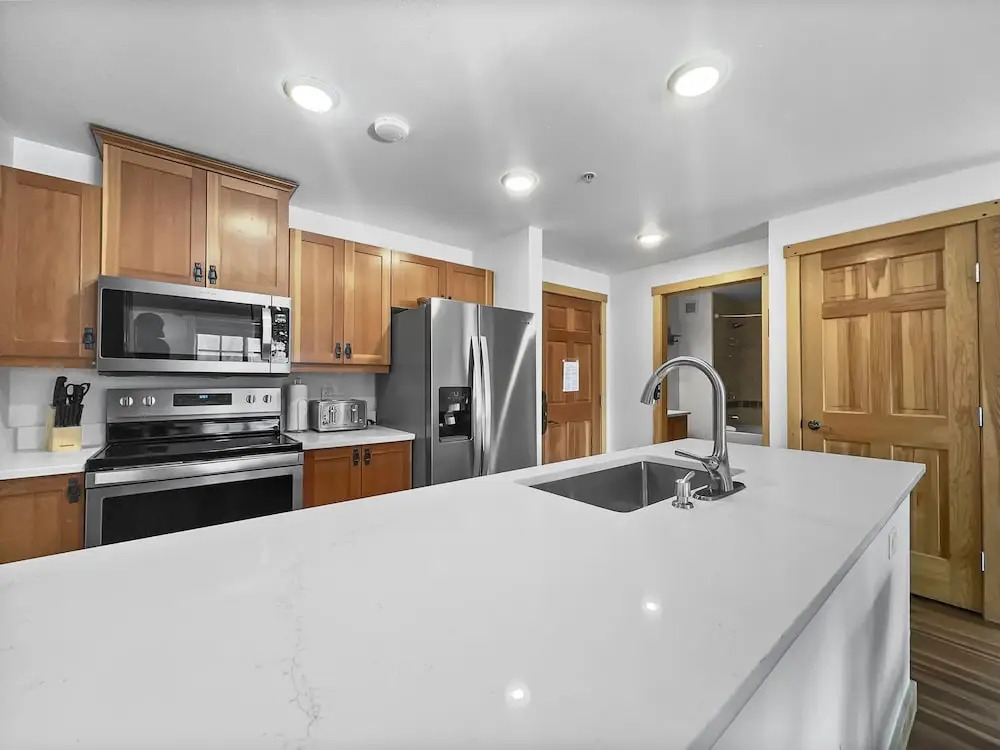 Inviting and Spacious Condo In The Heart of Center Village - PP416 by Redawning