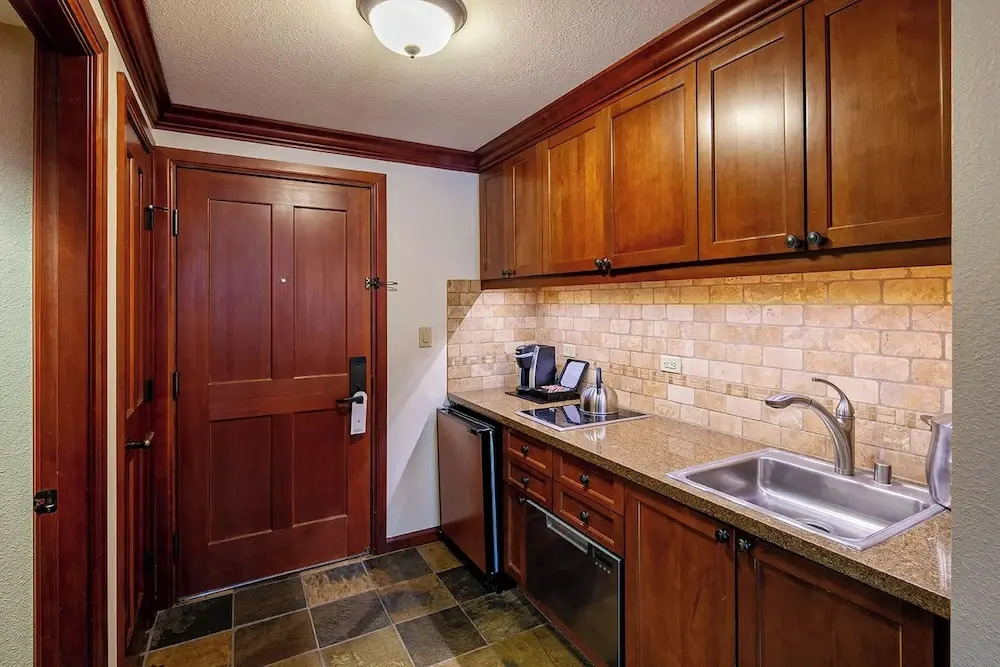 2BR Condo w/ Pool Access, Hot Tub, & ski In/out
