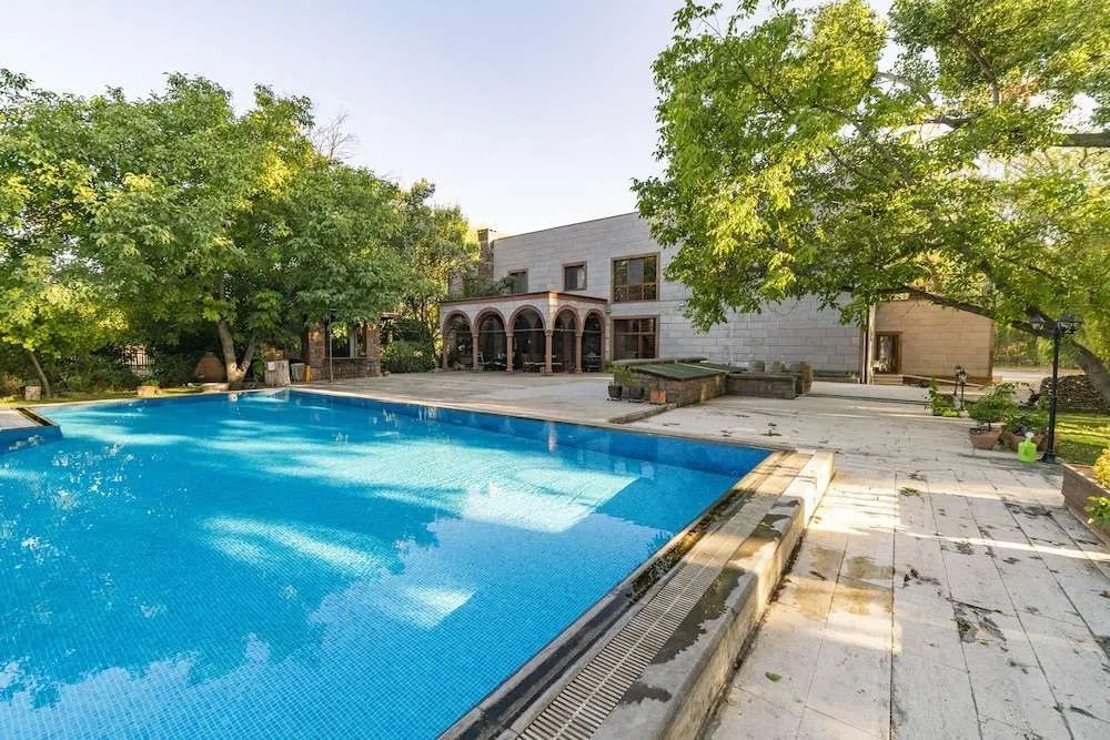 Sunolus Vineyard House