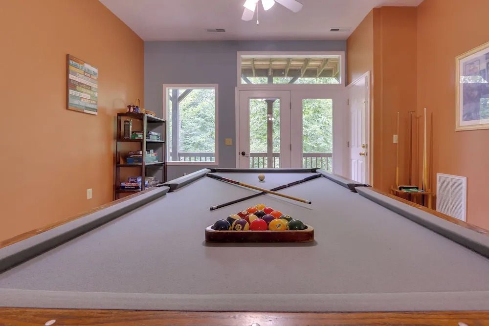 Spacious Mcgaheysville Home: Hot Tub & Pool Table!