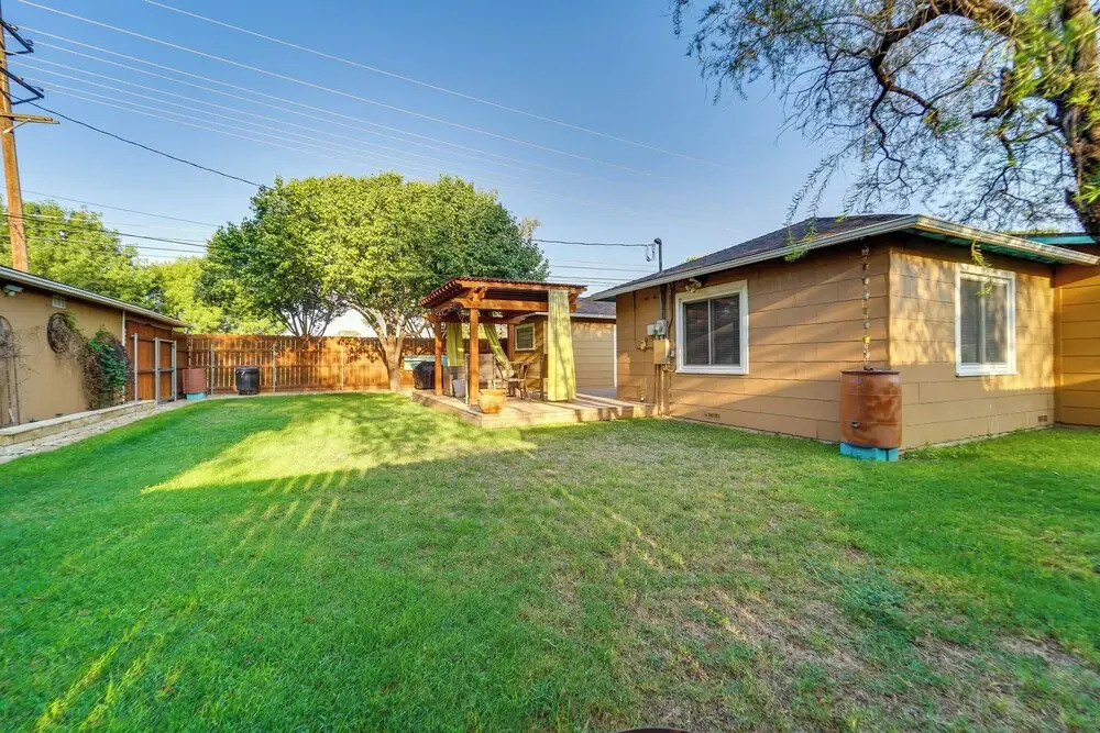 Lovely Lubbock Home w/ Furnished Deck & Grill