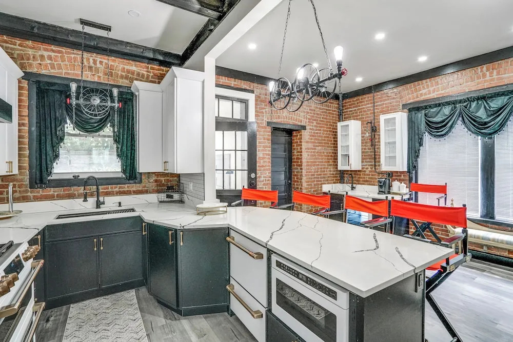 Walkable Schenectady Getaway: 2-unit Campus Hub