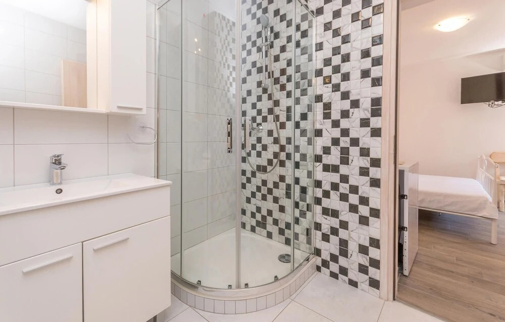 1 Bedroom Pet Friendly Home In Bibinje