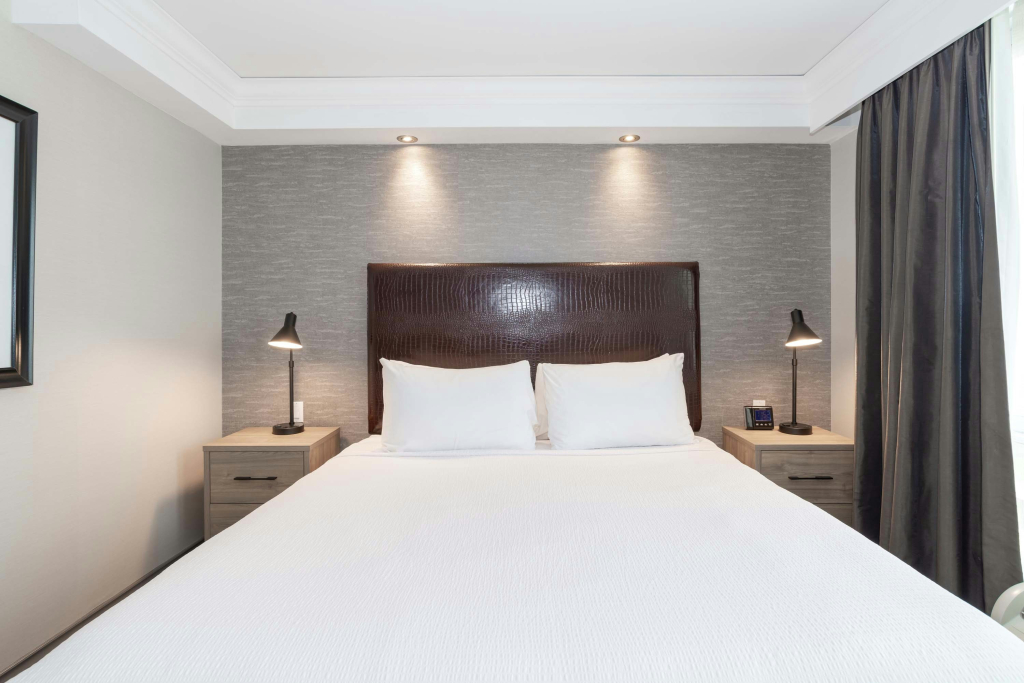 Sandman Signature Toronto Airport Hotel