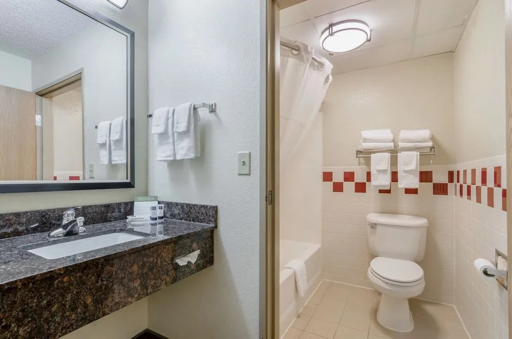 AmericInn Lodge & Suites Hesston