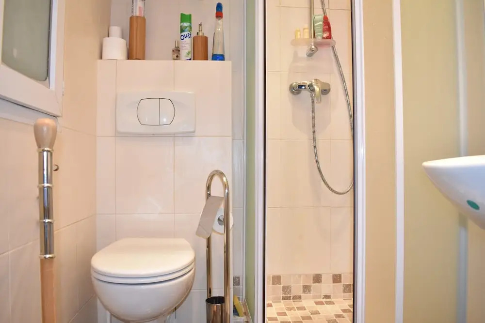 Simplistic 1 Bedroom Apartment in 17th
