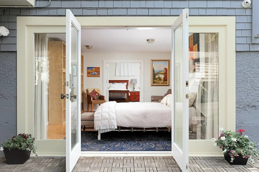 Private and Cozy Home in Kerrisdale