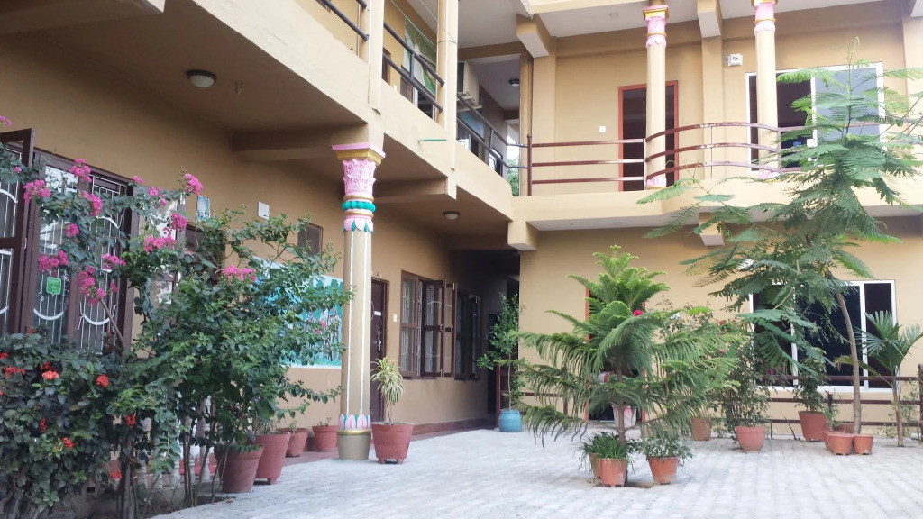 Hotel National Park Sauraha- Homely Stay and Peaceful Location with Jungle Safari arrangements